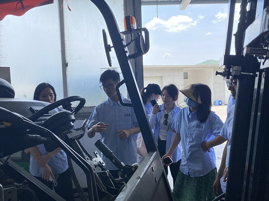 شركة تشجيانغ الأمم المتحدة للرافعات الشوكية المحدودة.